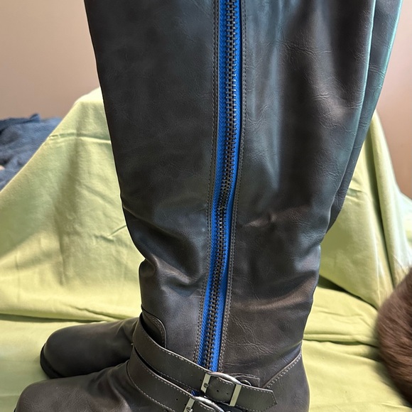 Journee Brinley Wide Calf Riding Boots - Picture 2 of 4
